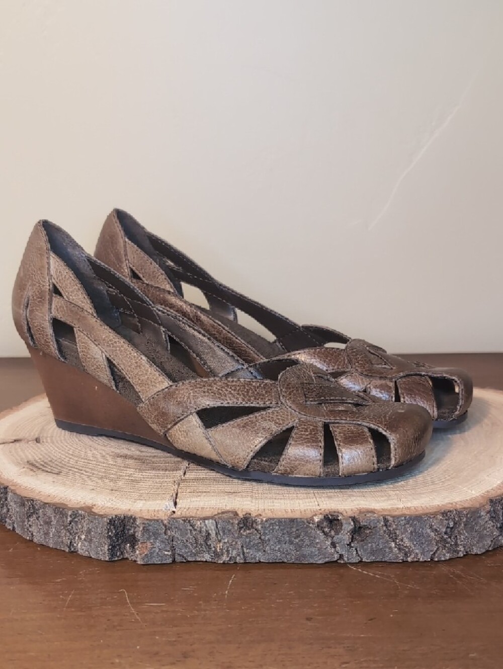 NWT Baretraps Brown Leather Dacey Huarache Sandal Womens Wedge 9 - Picture 2 of 15